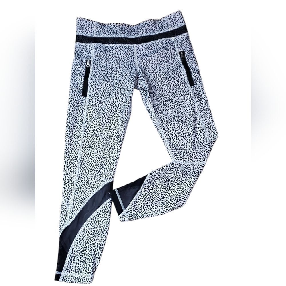 Lululemon Black & White 7/8 Leggings